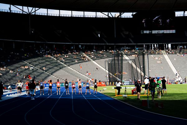 3000m Start waehrend der deutschen Leichtathletik-Meisterschaften im Olympiastadion am 26.06.2022 in Berlin